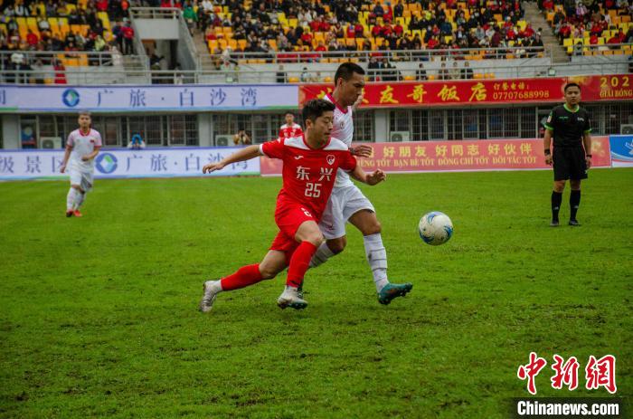 中越元宵节足球友谊赛东兴队42战胜芒街队