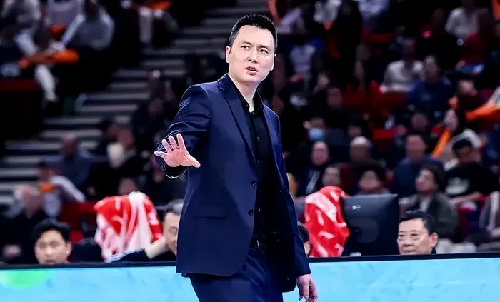 上海男篮主场力克广东 防守策略成制胜关键