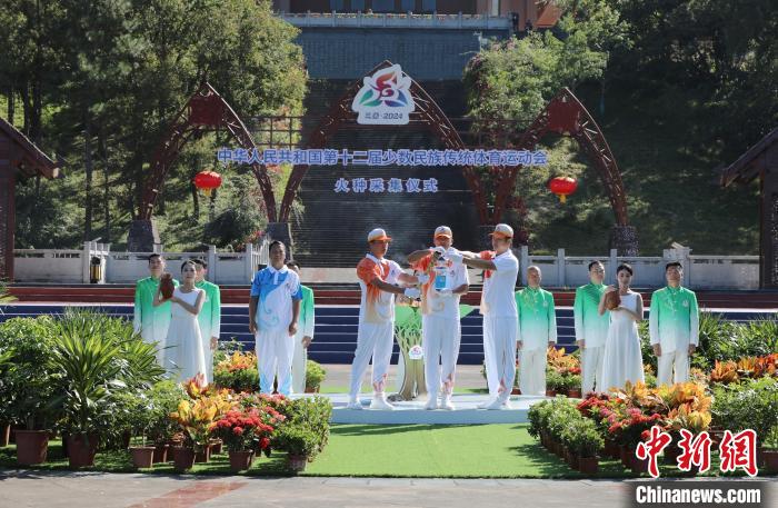 海南三亚五指山开启第十二届少数民族传统体育