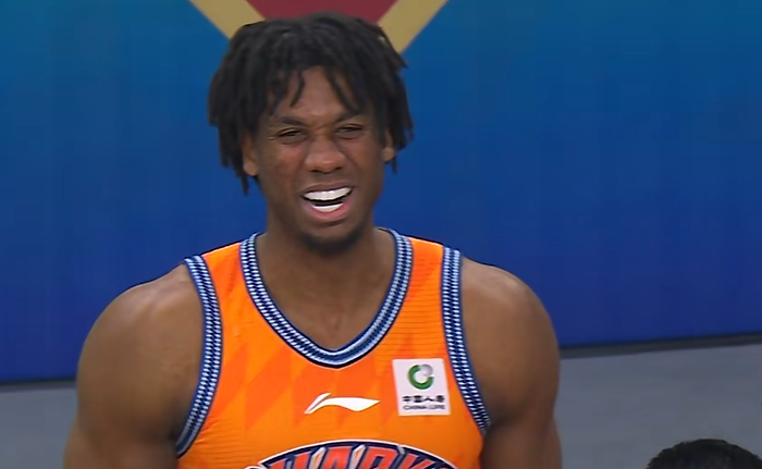 怀特塞德掀翻广东内线，杜锋无奈想念徐昕