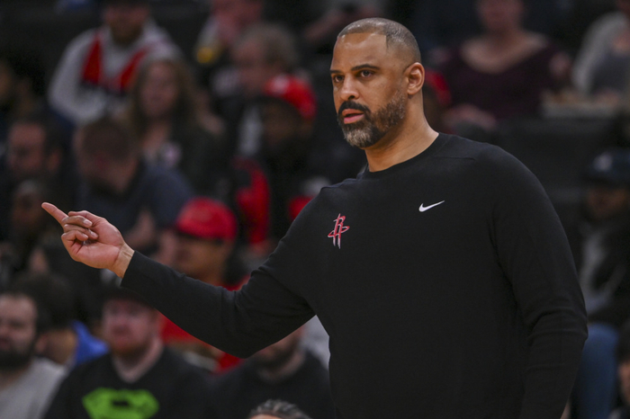 火箭记者怒批乌度卡执教表现 火箭惨败湖人遭质