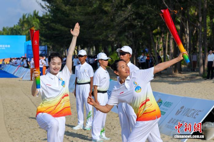 三亚亚沙会圣火传递重启 36年体育圣火再燃三亚