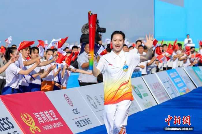 三亚亚沙会圣火传递重启 36年体育圣火再燃三亚