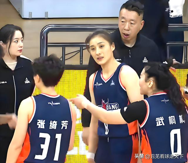 新疆天山女篮力克山东晋级半决赛 朦桐组合闪耀