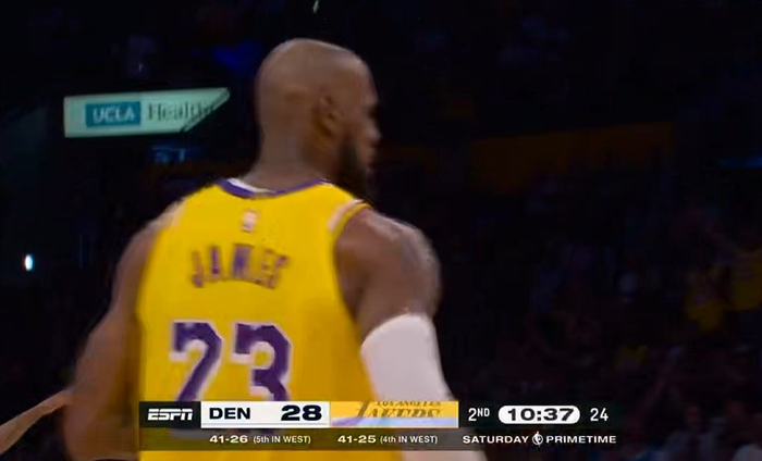 詹姆斯三分球低迷致湖人惨败掘金