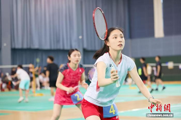 近900名羽球爱好者齐聚海淀 共襄2026羽毛球挑战赛