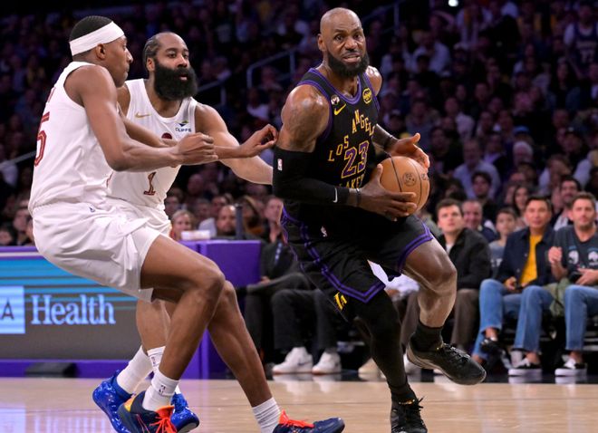 NBA西部排名收官战：雷霆马刺争夺榜首 掘金火箭