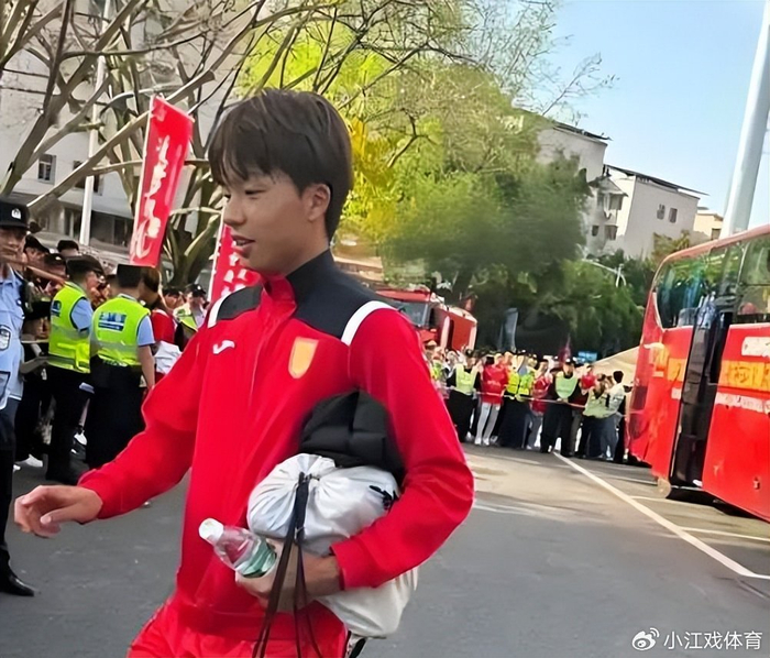 李镇全被足协追罚两场 刘建业自掏腰包承担罚款