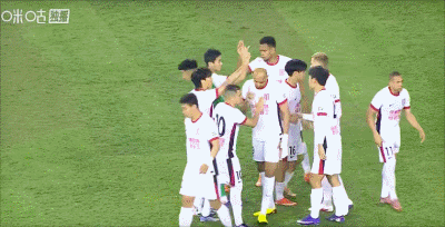 韦世豪赛后与裁判激烈交涉 中超焦点战武汉三镇