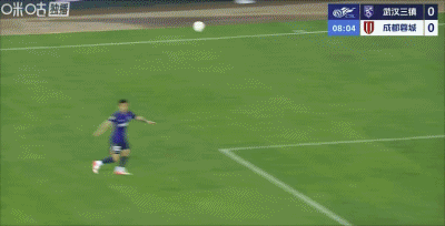 韦世豪赛后与裁判激烈交涉 中超焦点战武汉三镇